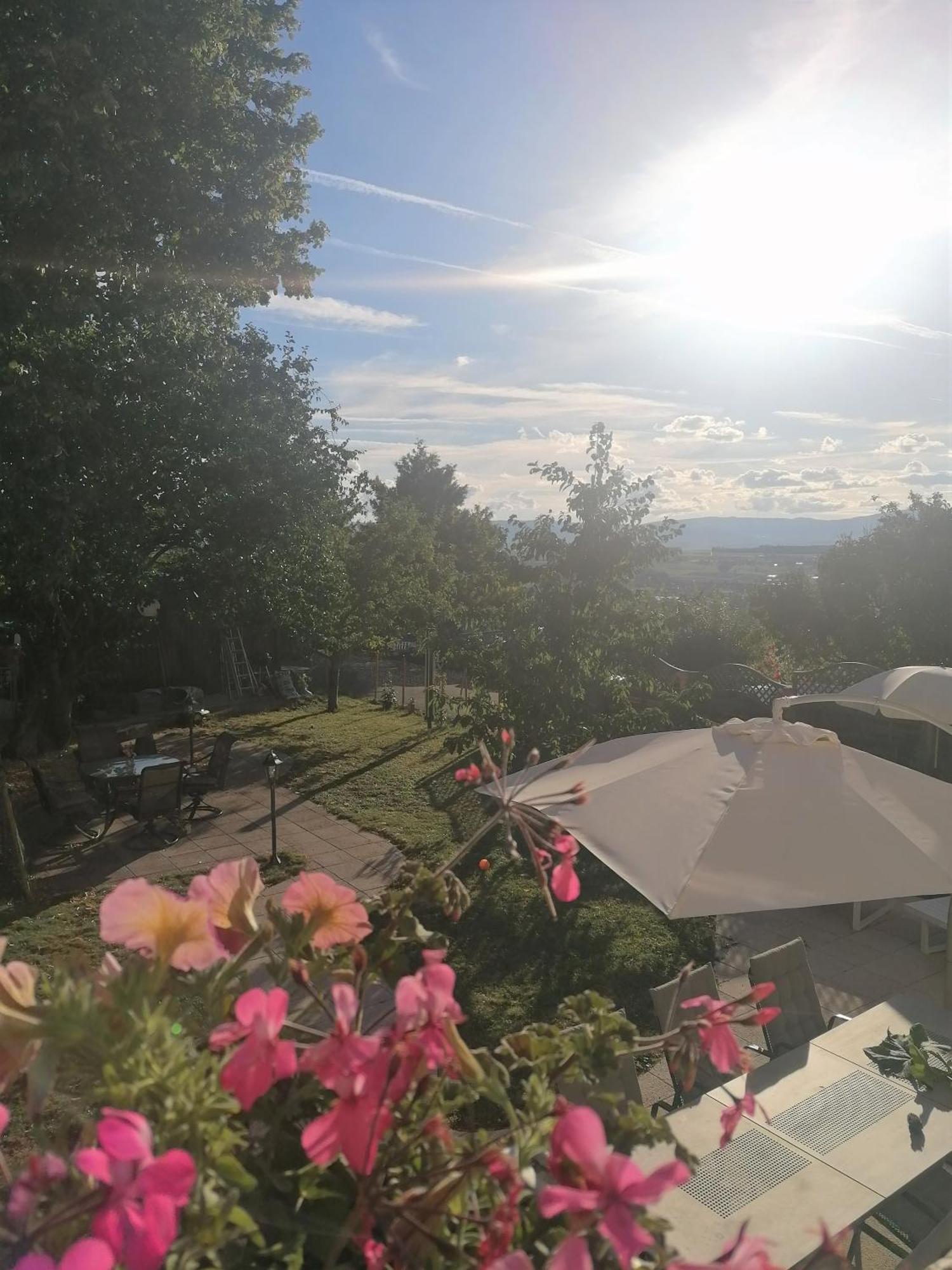 Отель Cap Bonheur Saint-Cierges Экстерьер фото